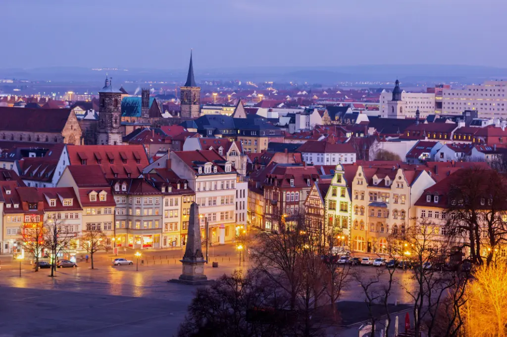 Marktplatz von Erfurt in Deutschland am Abend