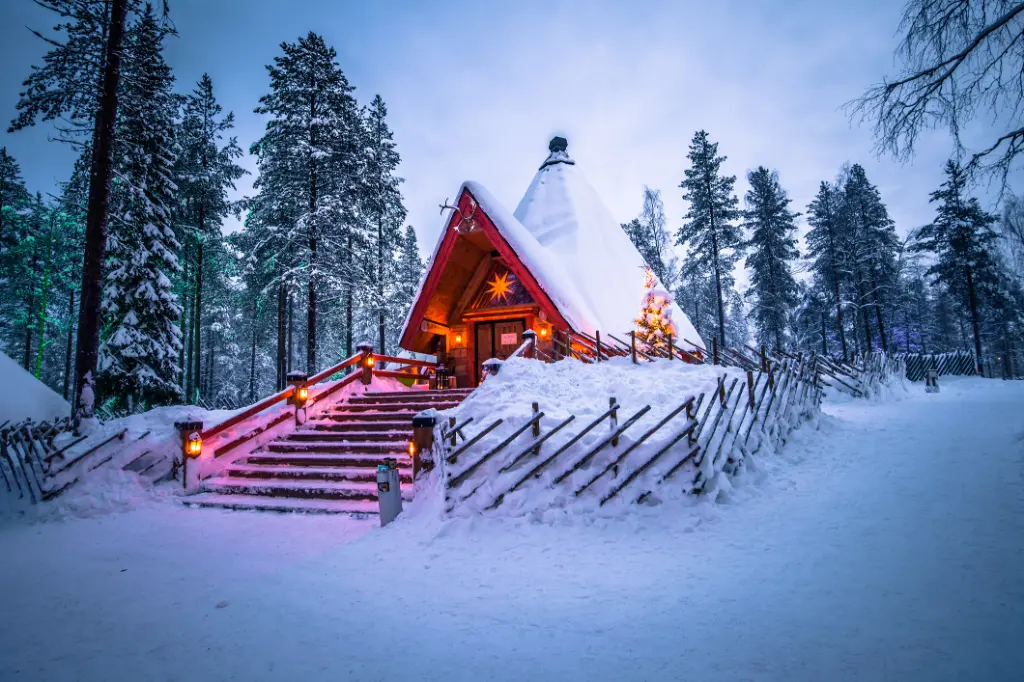 Rovaniemi - Dezember: Weihnachtsmanndorf in Rovaniemi, Finnland