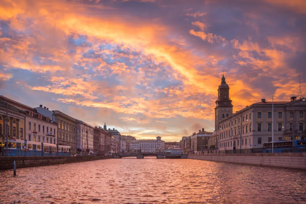 This picture shows a sunset from the bridge Stora Hamnkanalen. Göteborg (Sweden).